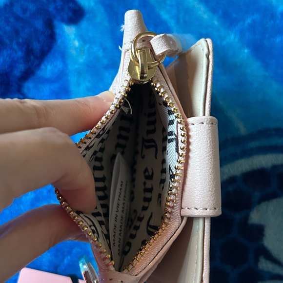 NWT Juicy Couture Glitz Out Tab Elongated CC Bifold Wallet Pink Clay - Picture 12 of 12